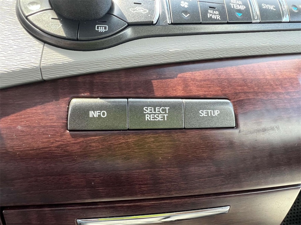 Vehicle image 26 of 37