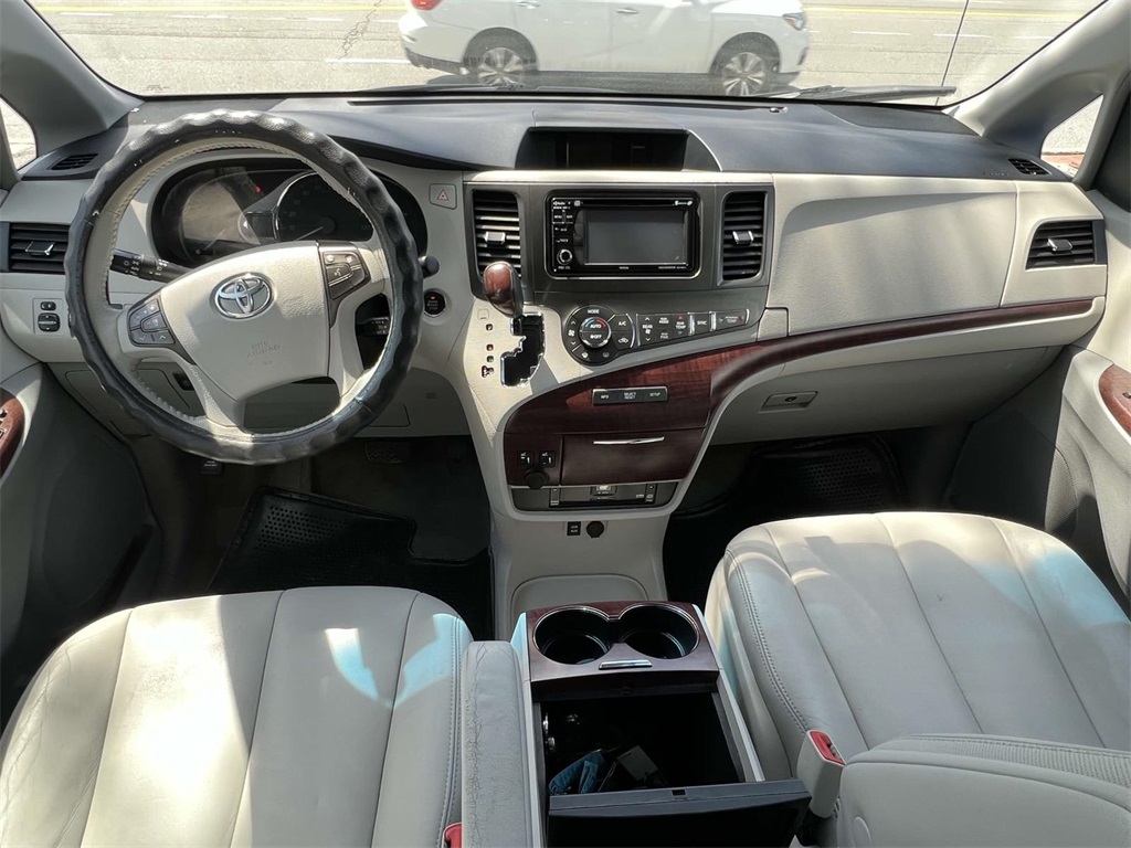 Vehicle image 15 of 37