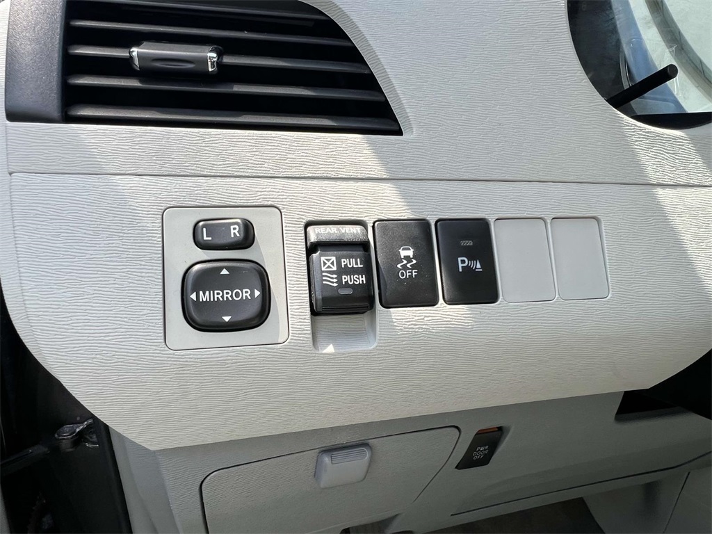 Vehicle image 19 of 37
