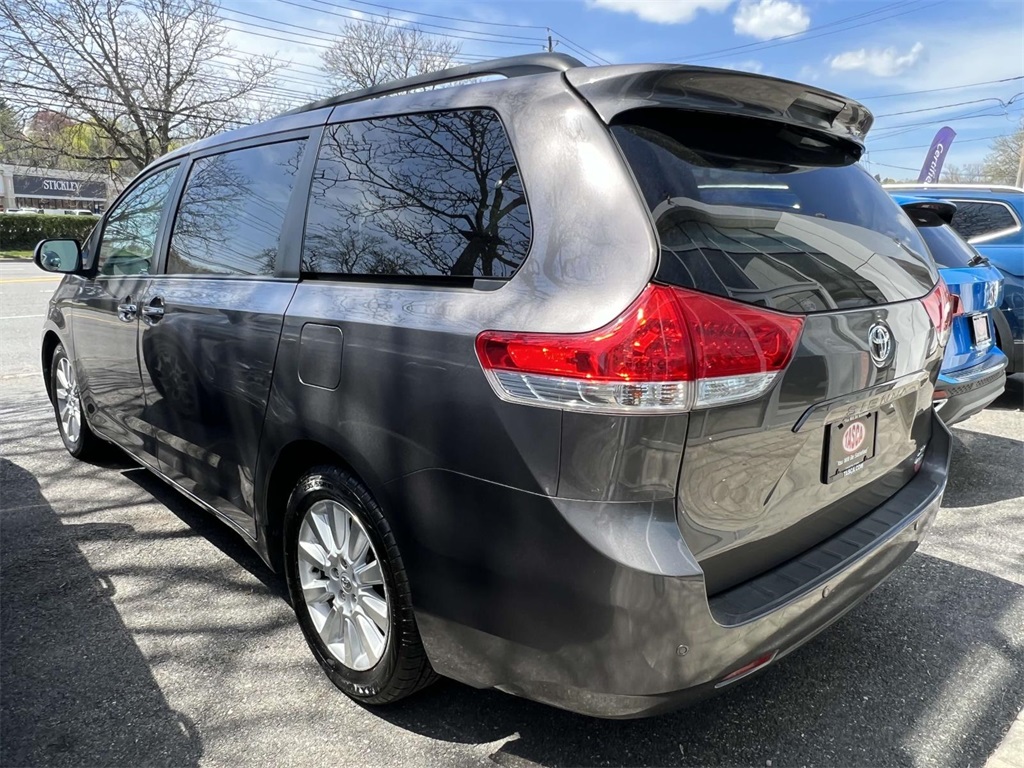 Vehicle image 5 of 37
