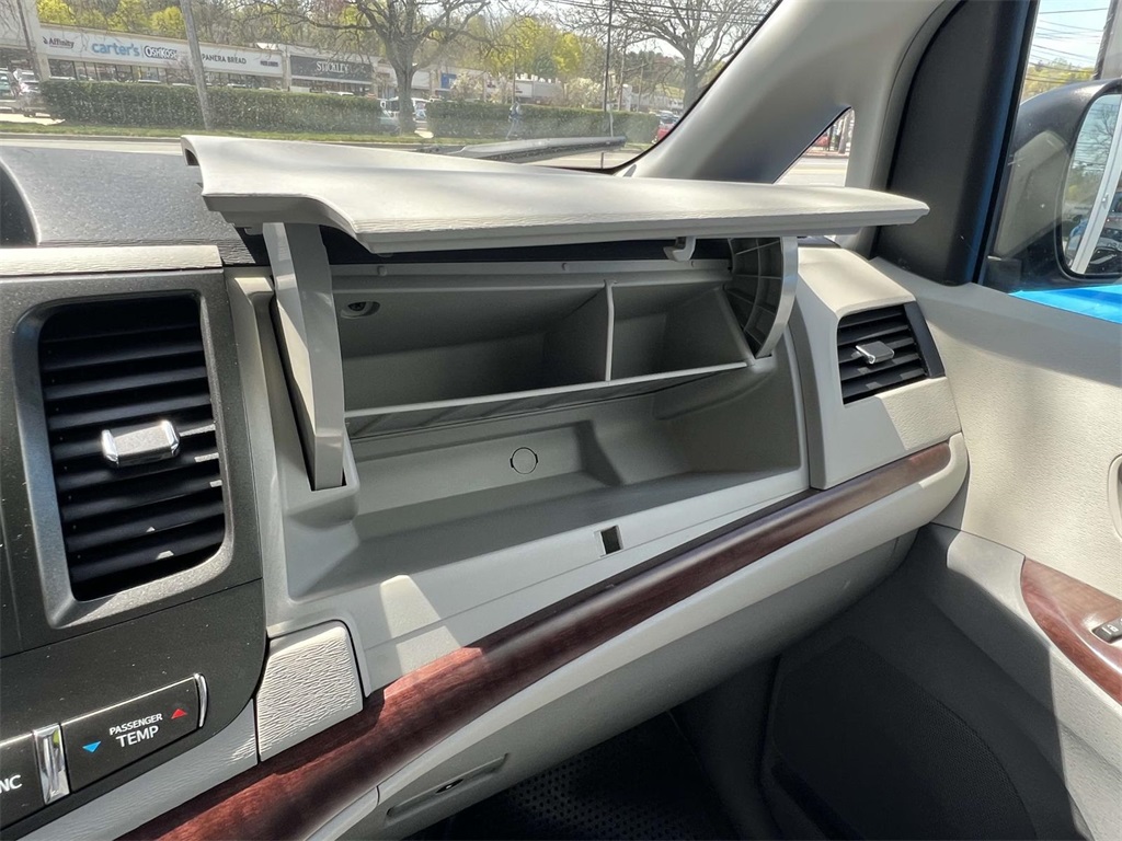 Vehicle image 31 of 37