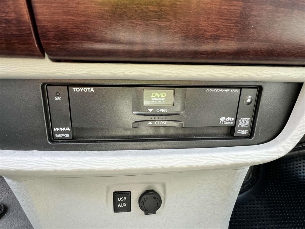 Vehicle image 28 of 37