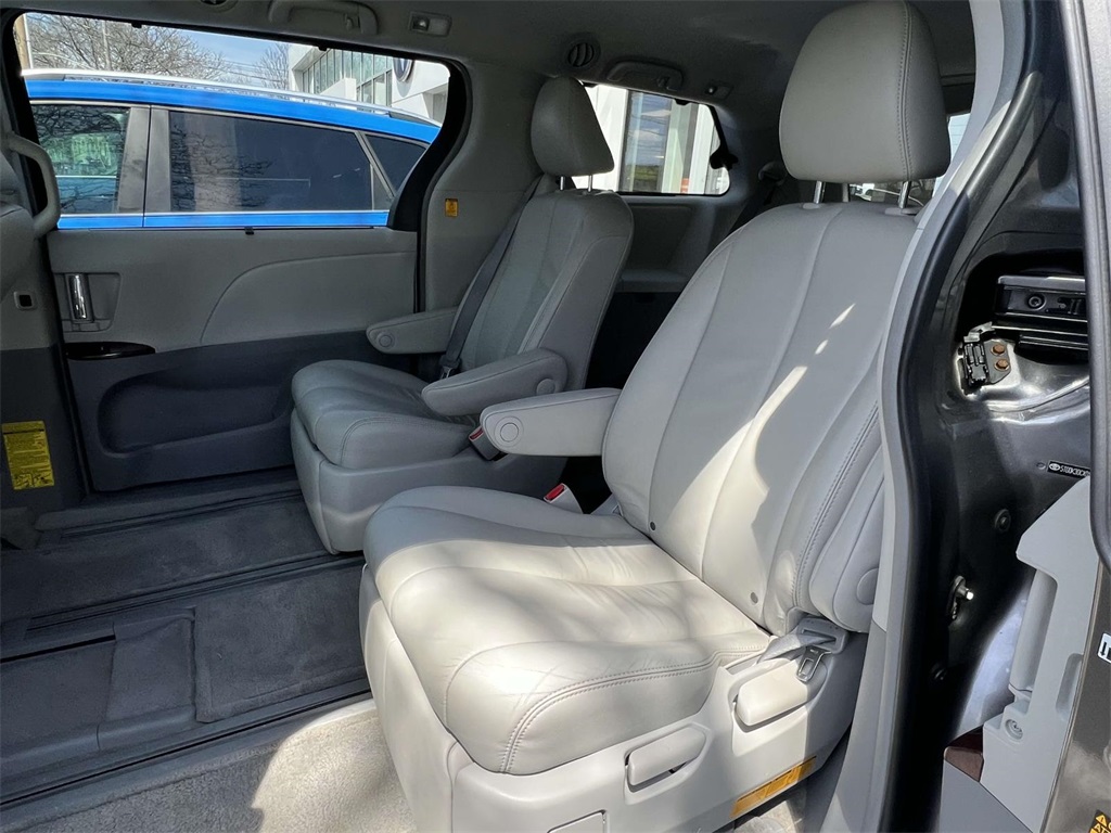 Vehicle image 12 of 37