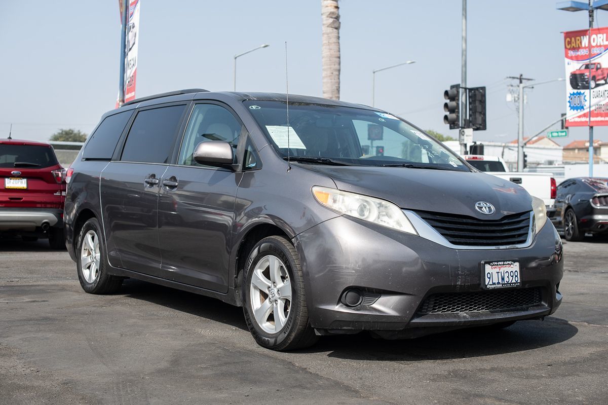 Vehicle image 5 of 18