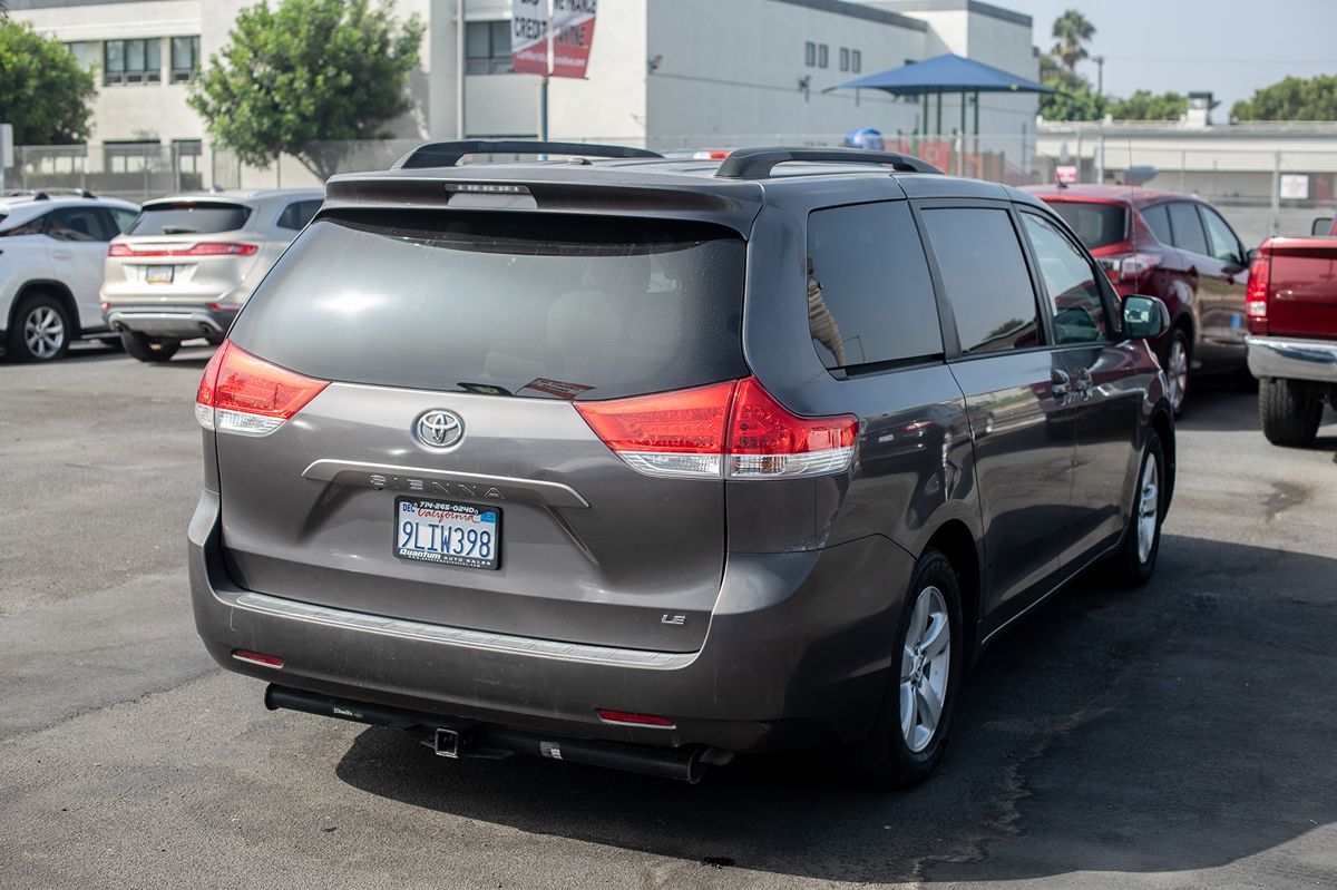 Vehicle image 8 of 18