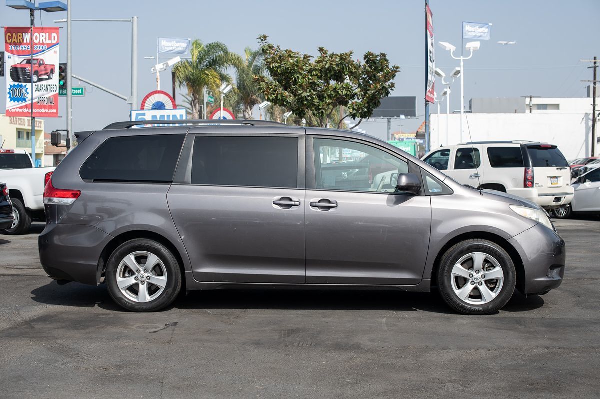 Vehicle image 7 of 18