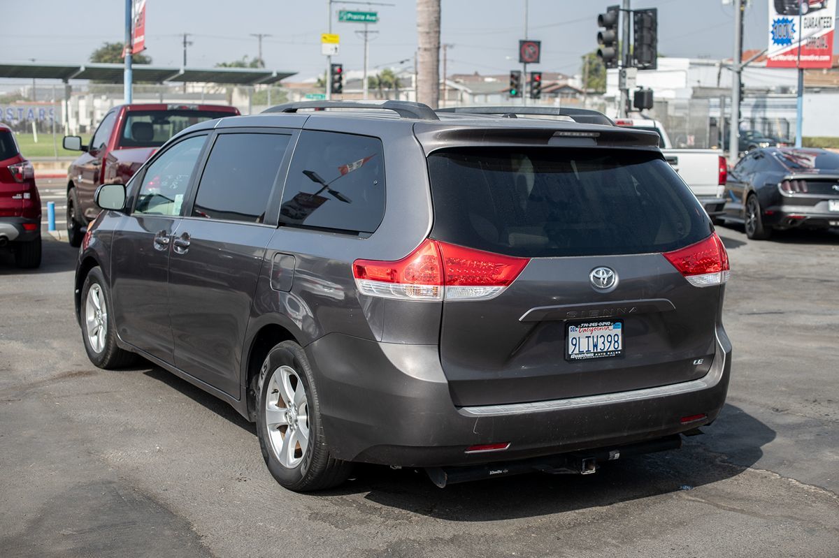 Vehicle image 11 of 18