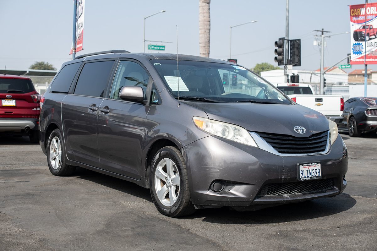 Vehicle image 6 of 18