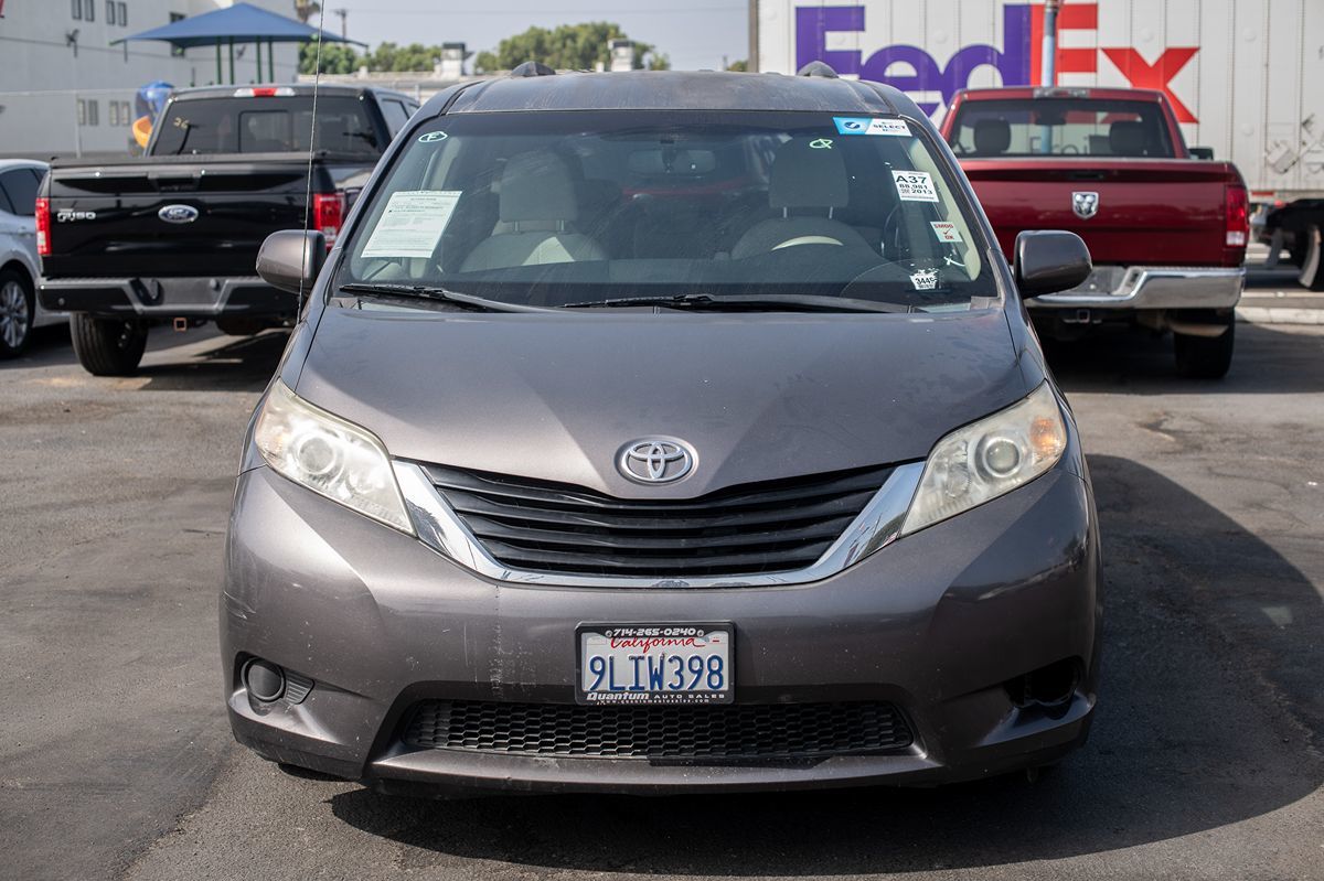 Vehicle image 3 of 18