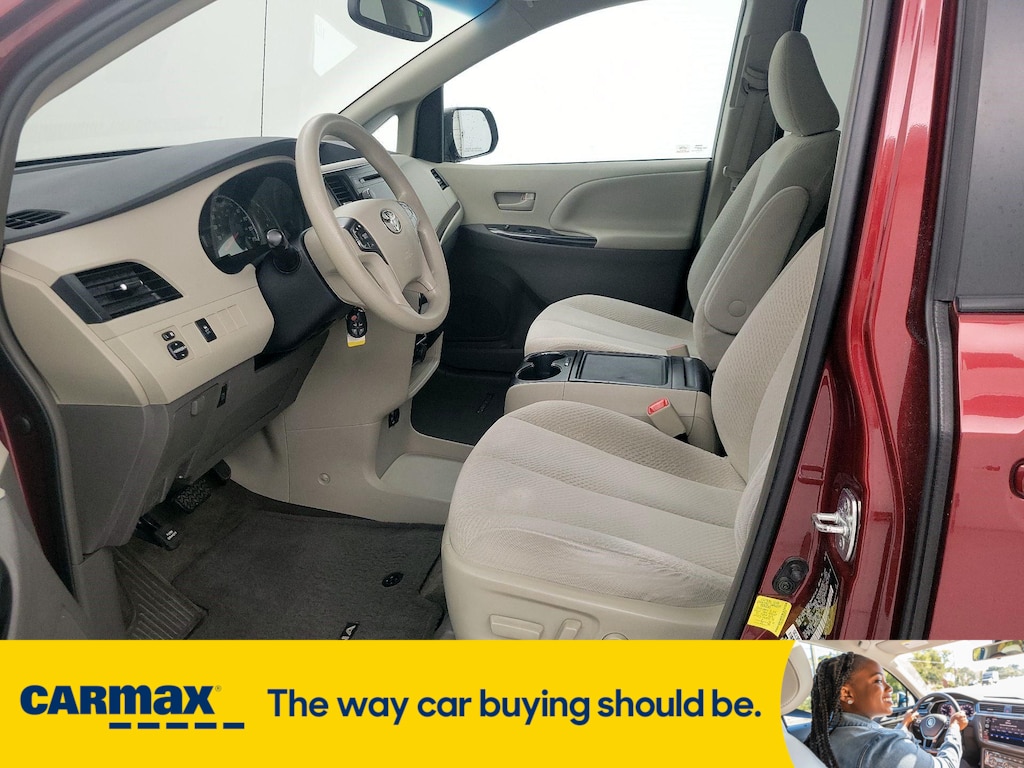Vehicle image 13 of 39