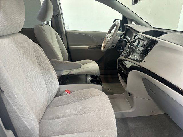 Vehicle image 17 of 38