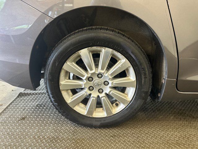 Vehicle image 8 of 38