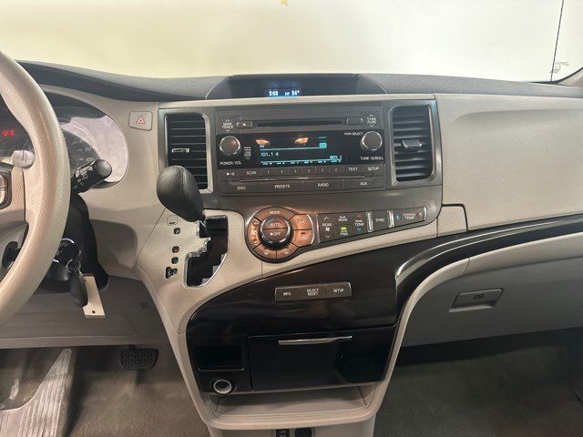 Vehicle image 25 of 38