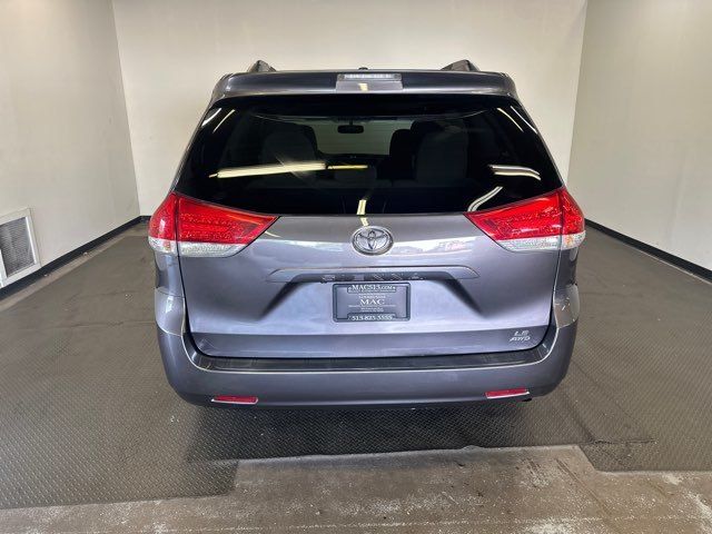 Vehicle image 5 of 38