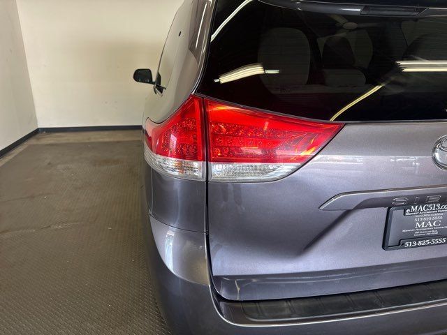 Vehicle image 37 of 38