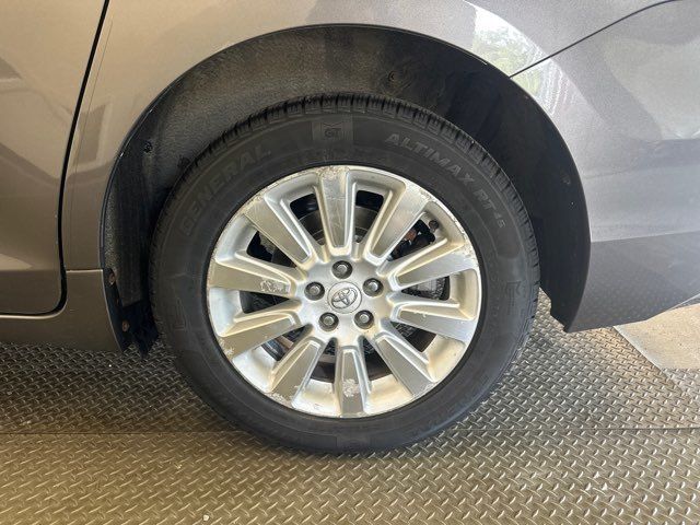 Vehicle image 10 of 38