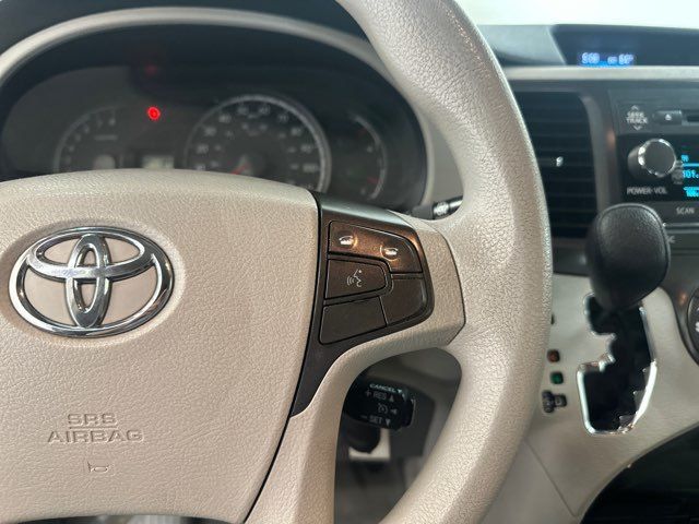 Vehicle image 33 of 38