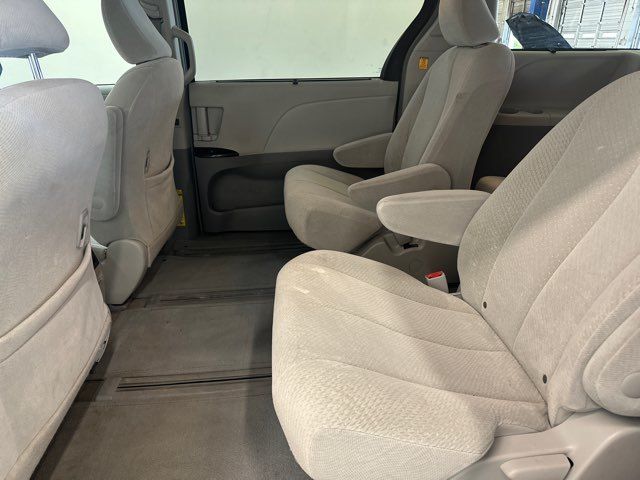 Vehicle image 14 of 38
