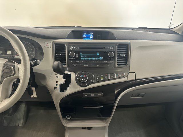 Vehicle image 26 of 38