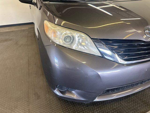 Vehicle image 31 of 38