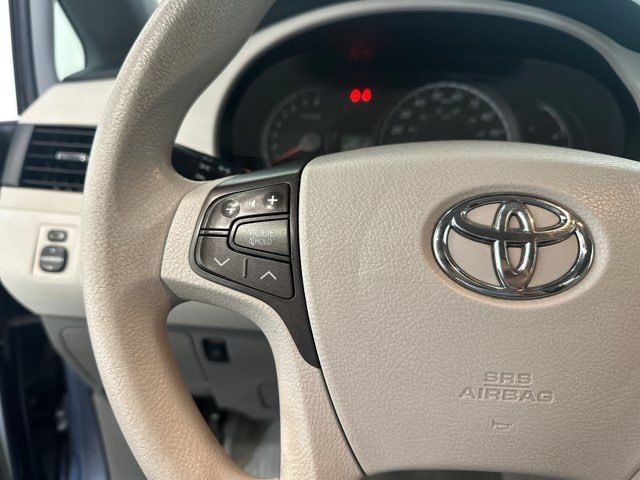 Vehicle image 22 of 38