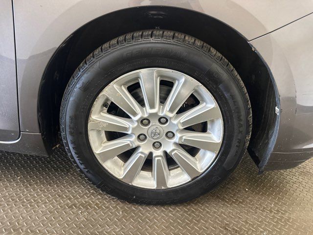 Vehicle image 9 of 38
