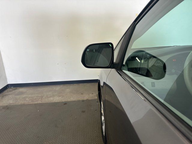 Vehicle image 21 of 38
