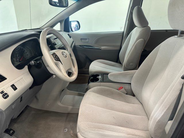 Vehicle image 28 of 38
