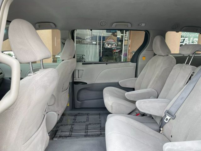 Vehicle image 14 of 20