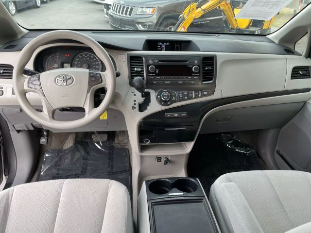 Vehicle image 15 of 20