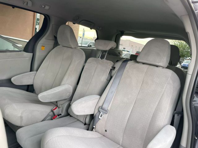 Vehicle image 13 of 20