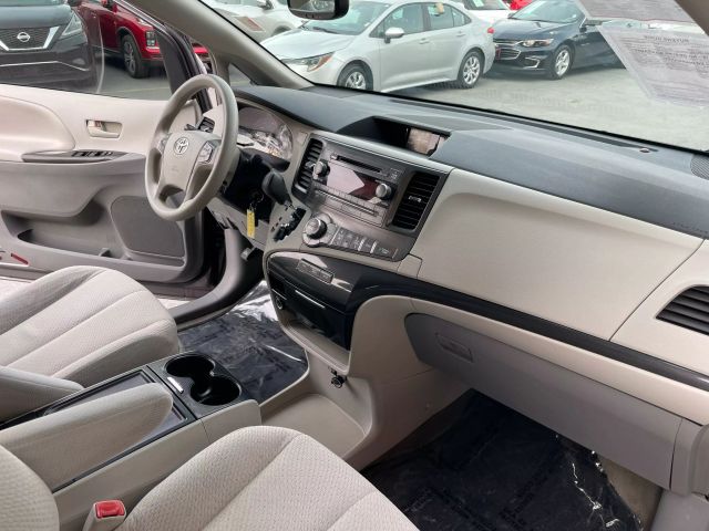 Vehicle image 16 of 20