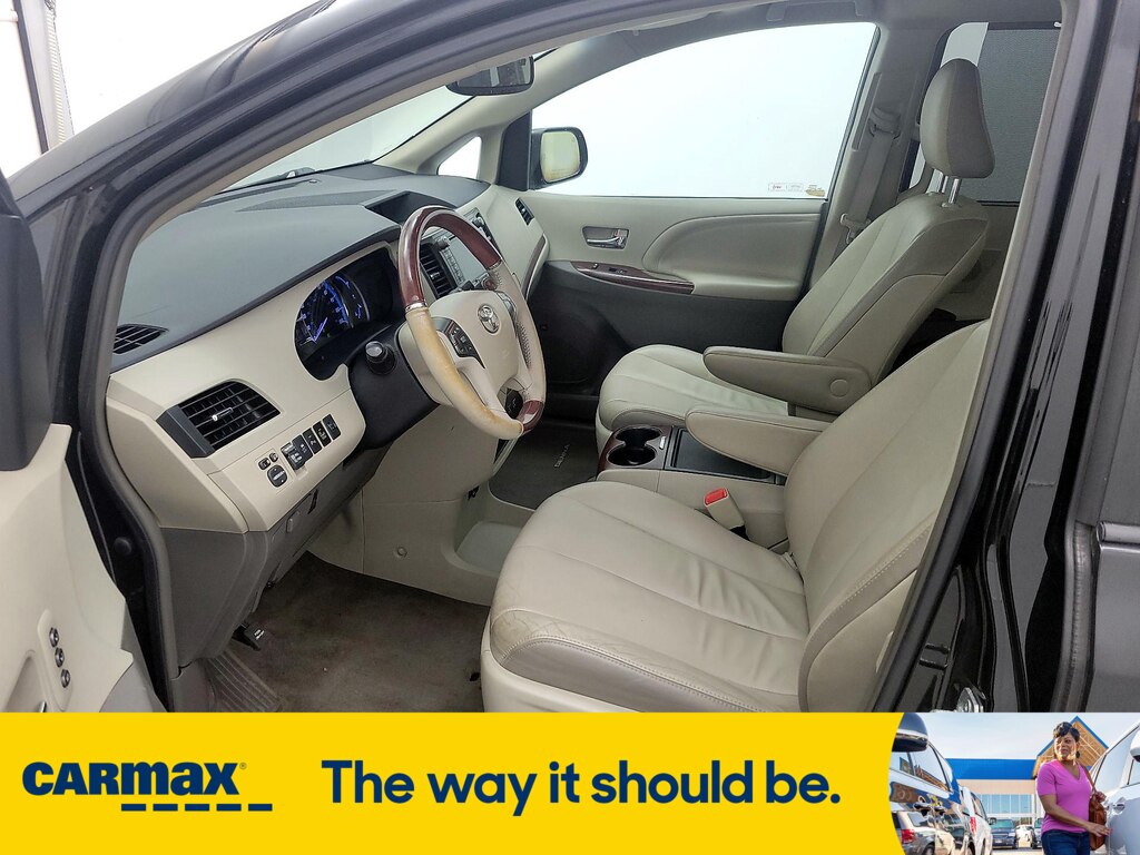 Vehicle image 11 of 31