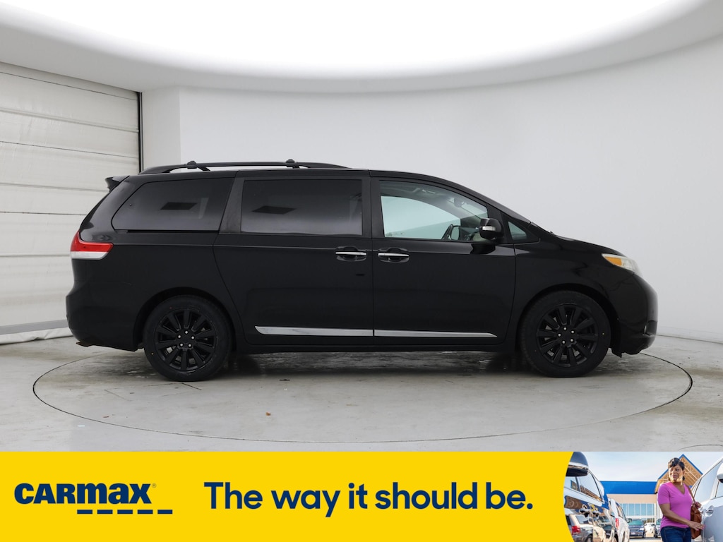 Vehicle image 4 of 31