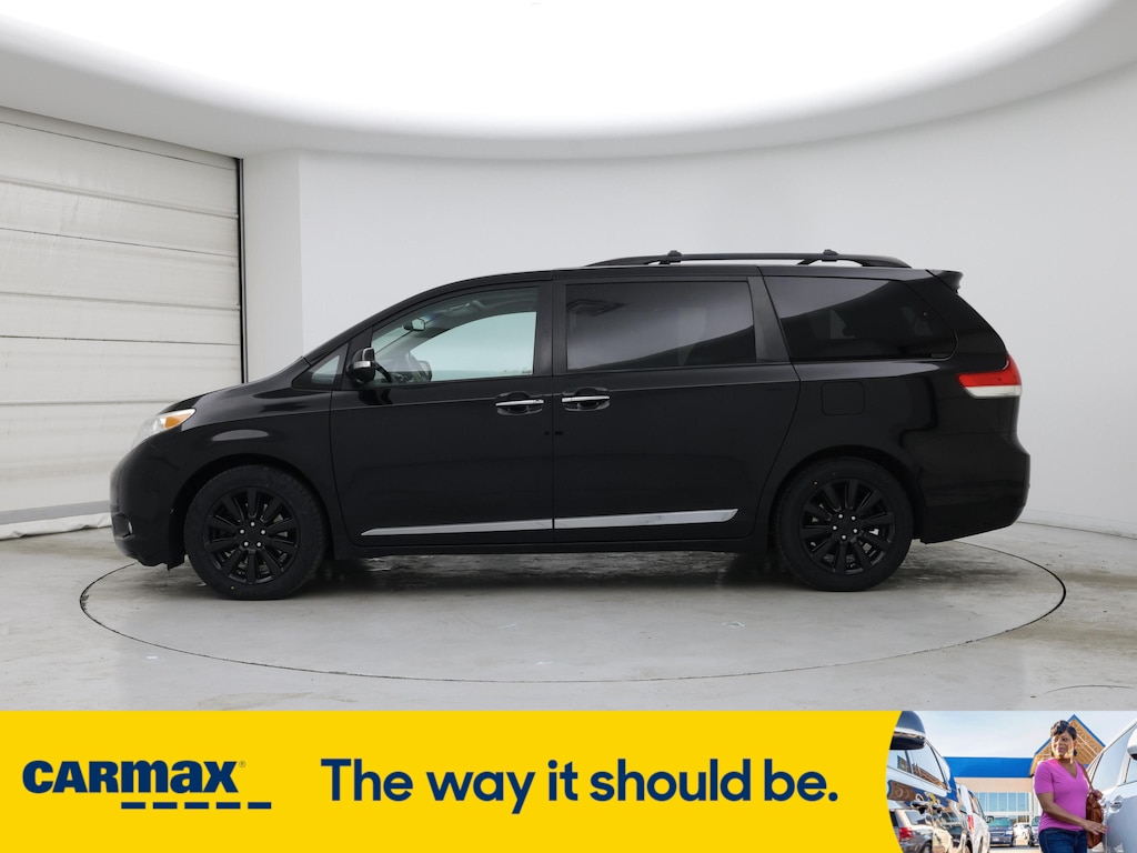 Vehicle image 8 of 31