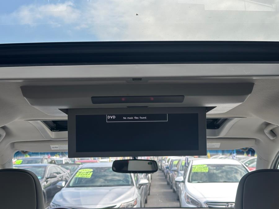 Vehicle image 27 of 48