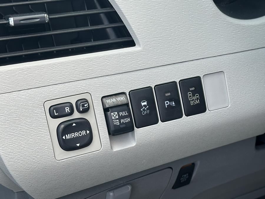 Vehicle image 34 of 48