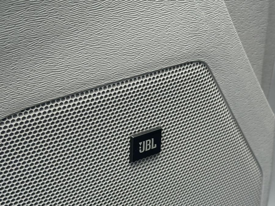 Vehicle image 37 of 48