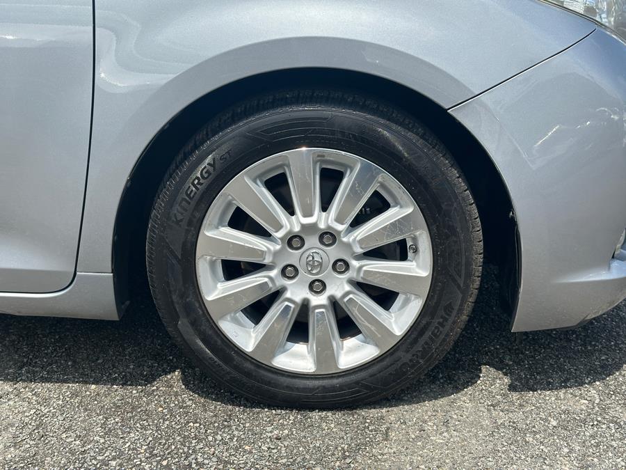 Vehicle image 46 of 48