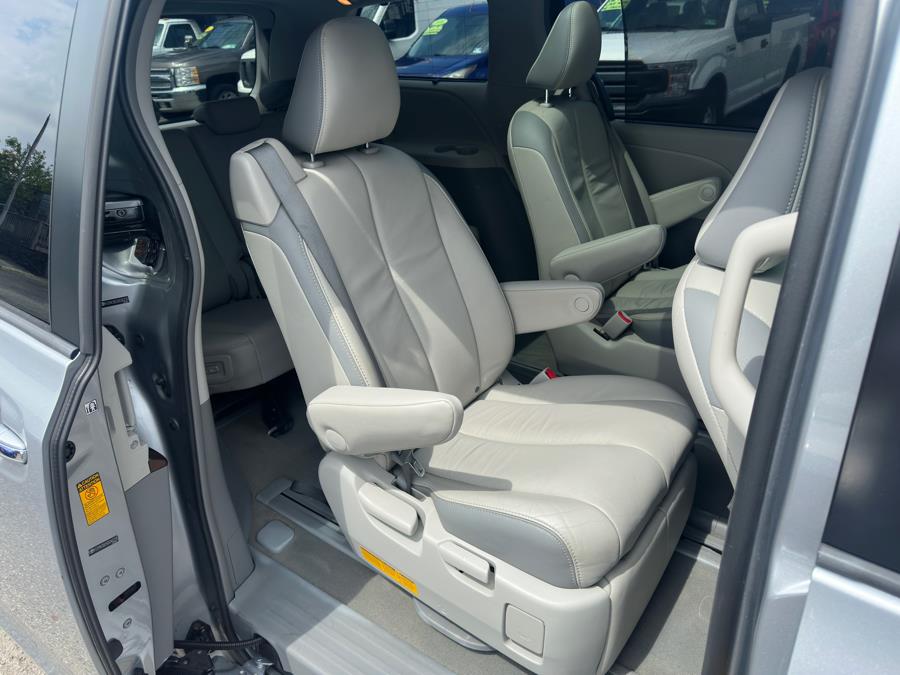 Vehicle image 12 of 48