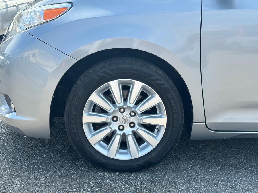 Vehicle image 44 of 48