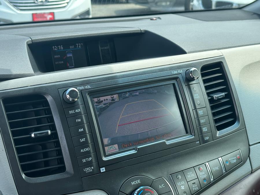 Vehicle image 26 of 48