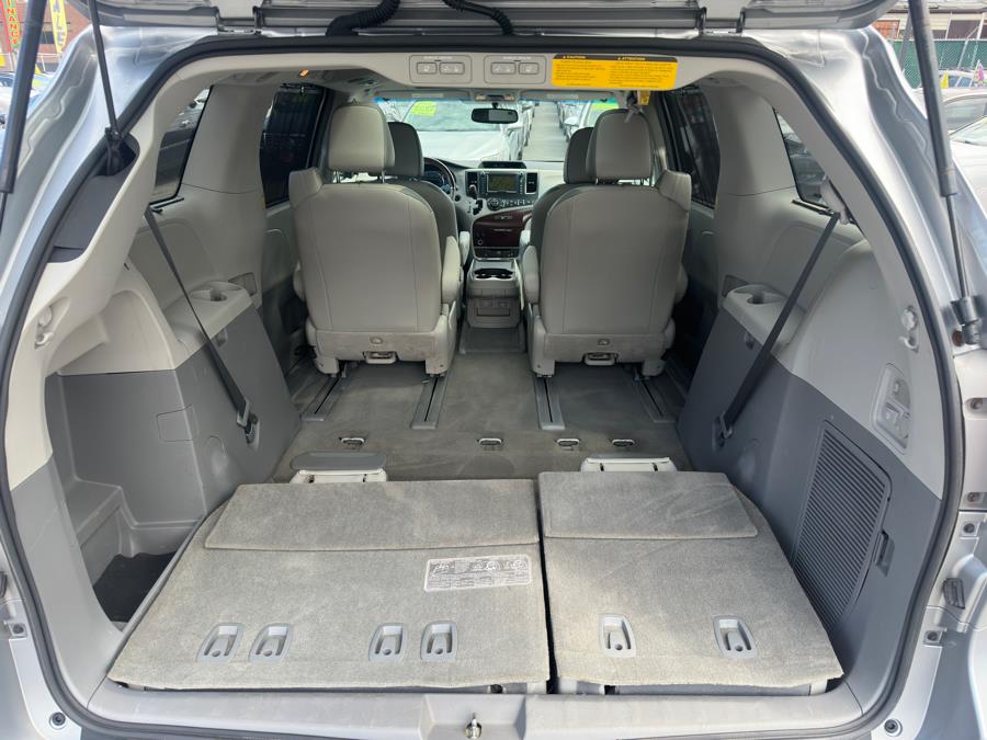 Vehicle image 40 of 48