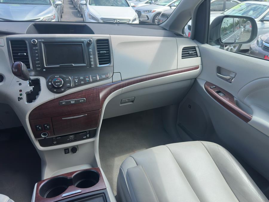 Vehicle image 18 of 48