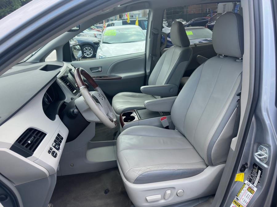 Vehicle image 10 of 48