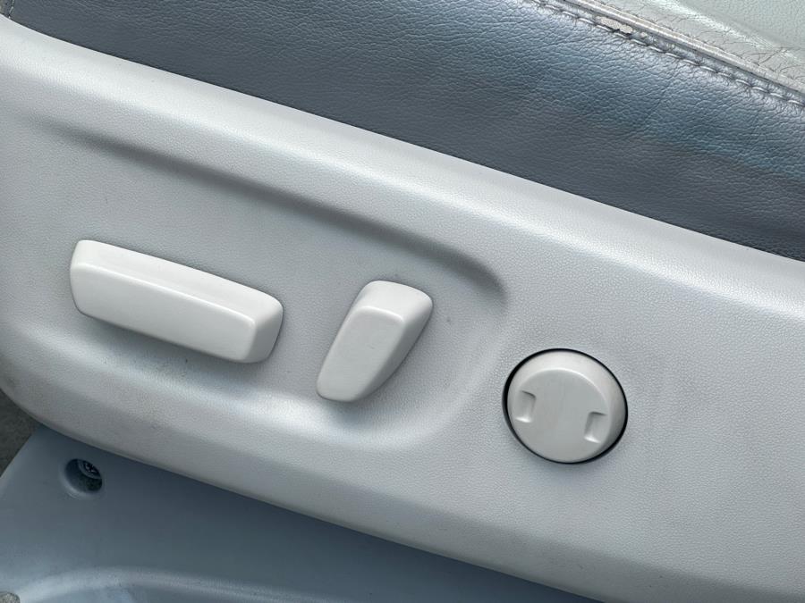 Vehicle image 33 of 48