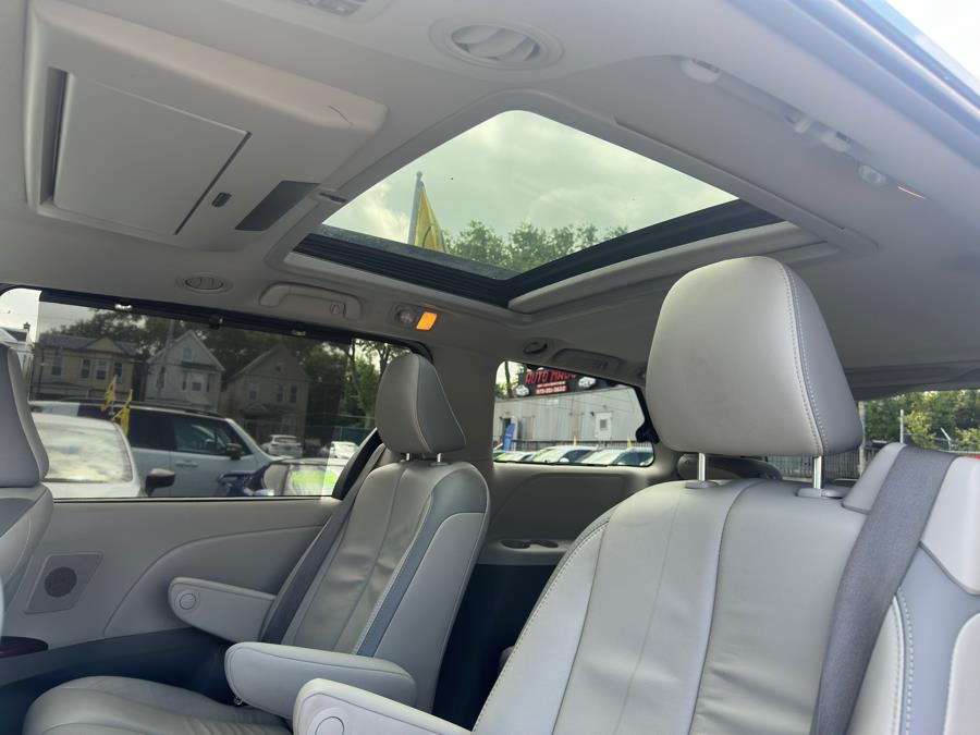 Vehicle image 16 of 48