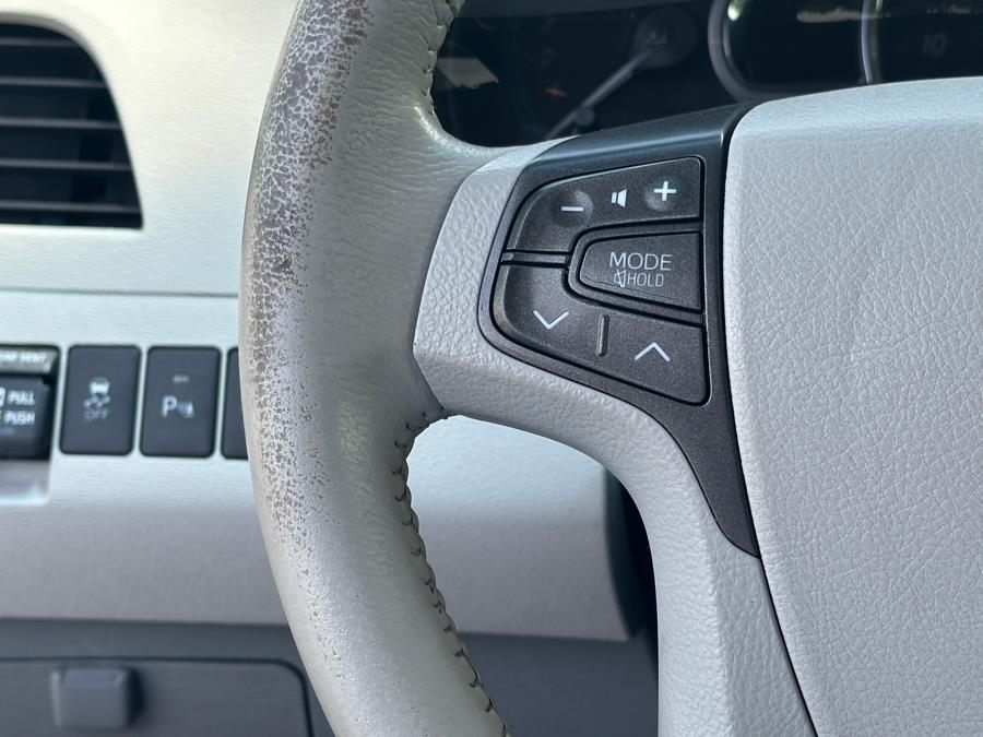 Vehicle image 31 of 48