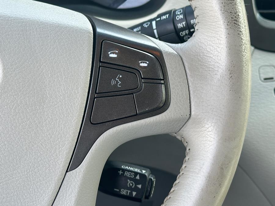 Vehicle image 32 of 48