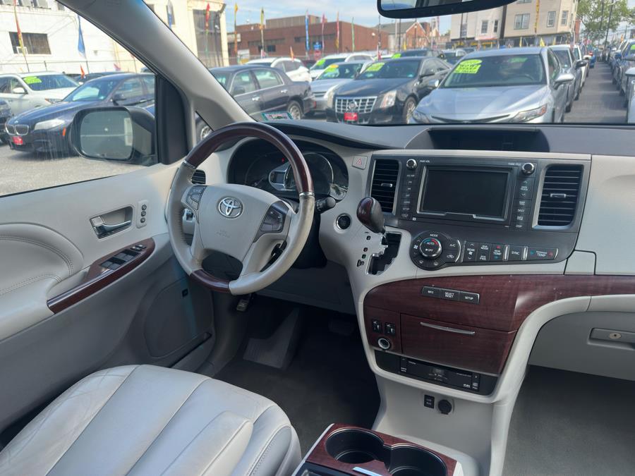 Vehicle image 19 of 48